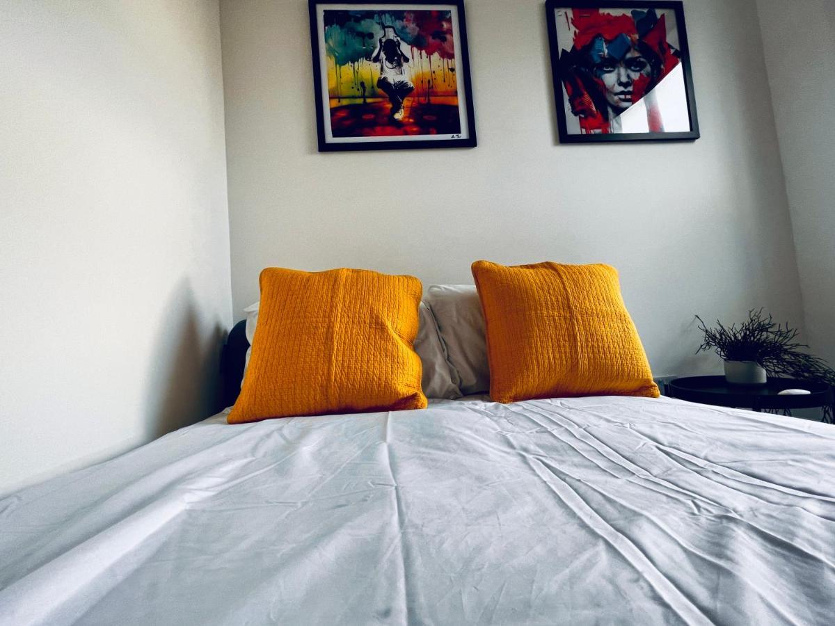 Neils Place Hosted By Airoperate London Bagian luar foto